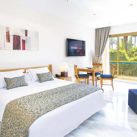 Sunset Club Aparthotel 4*