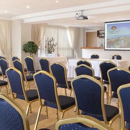 Sunset Club Aparthotel 4*